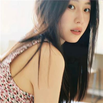 绽放的玫瑰海报
