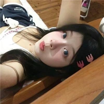 吮指少年海报
